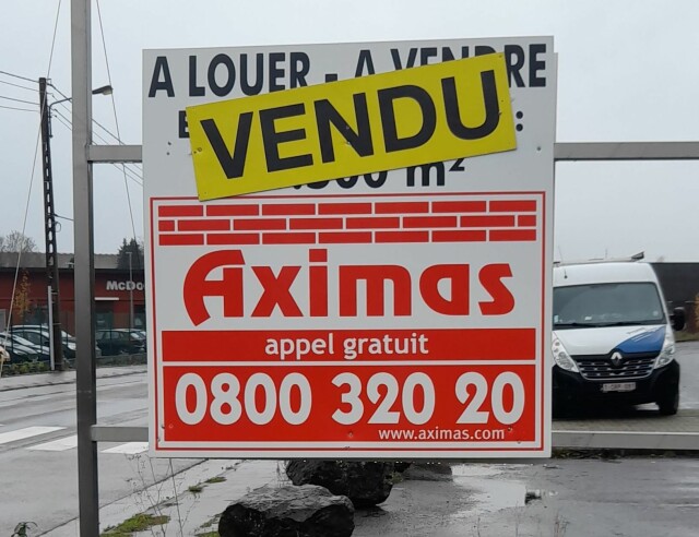 SOS-DECES a achète bâtiment industriel avec showroom à Courcelles