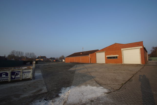 800 m² warehouse to let in Beervelde E17 Gent