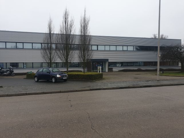 Warehouse with office space & showroom to let in Antwerpen
