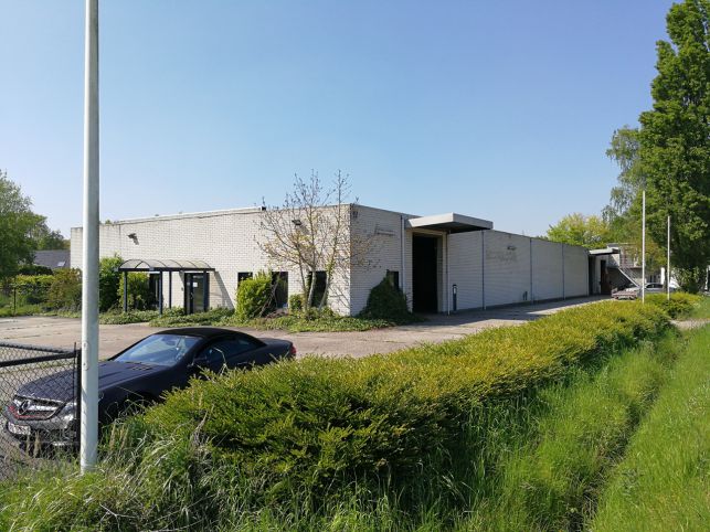 Warehouse with offices & showroom to let in Ranst near Antwerp