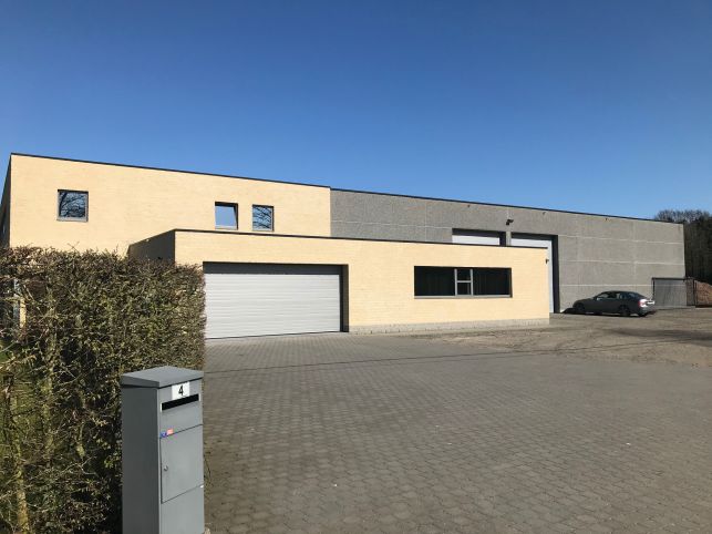 Warehouse with outdoor storage, office space and housing for sale near Aarschot