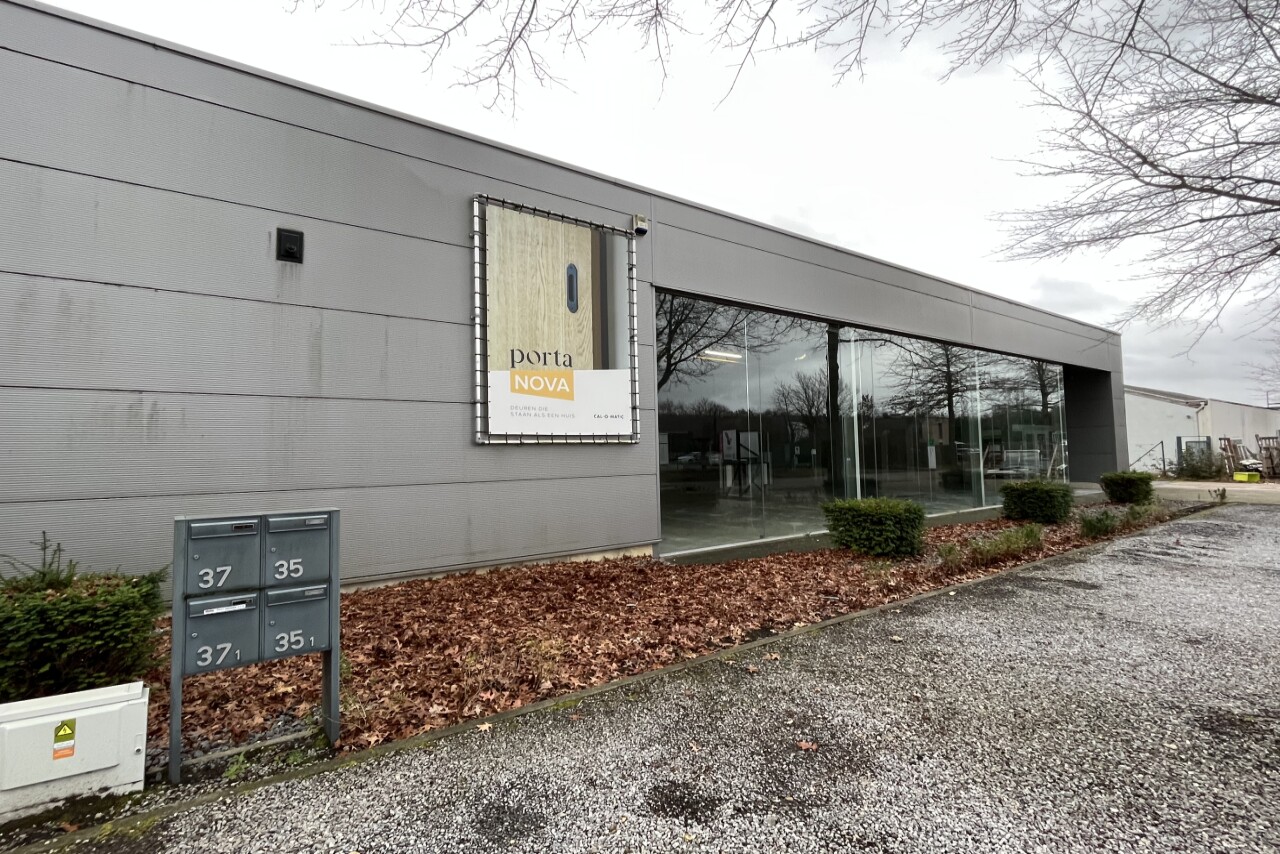 Showroom & warehouses to let in Hasselt